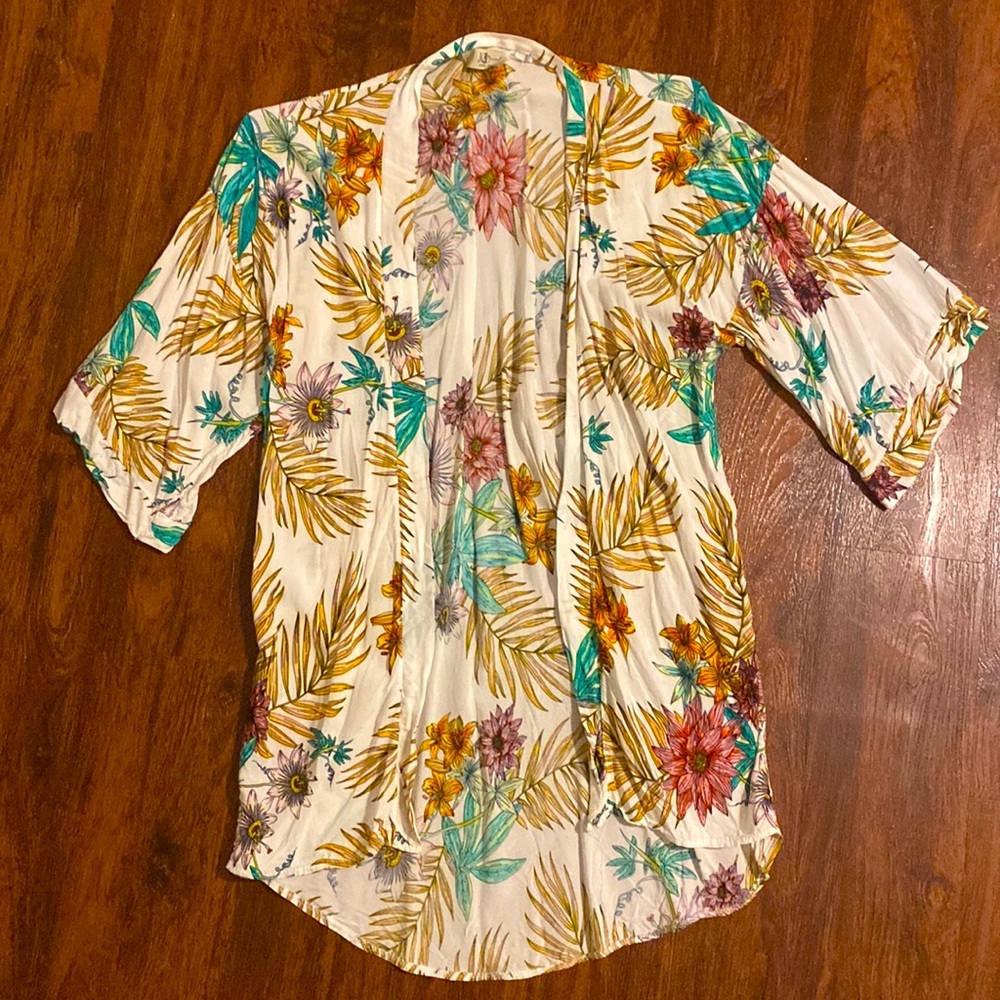 Size large floral cardigan, light weight like new.